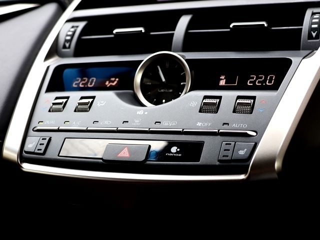 TOYOTA LEXUS NX300 2018 Image 31