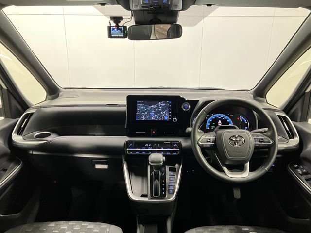 TOYOTA VOXY HYBRID 2022 Image 31