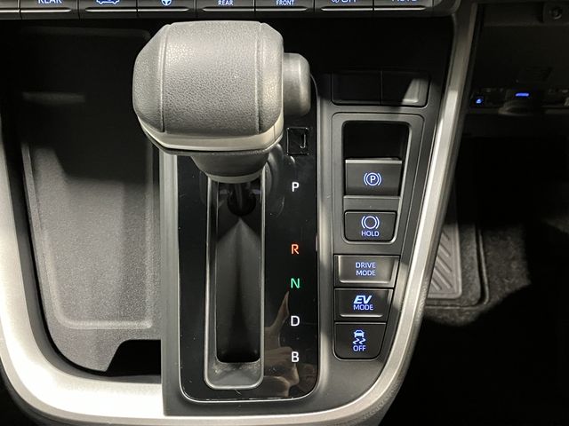 TOYOTA VOXY HYBRID 2022 Image 31