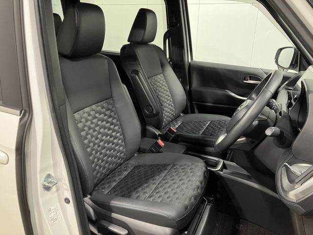 TOYOTA VOXY HYBRID 2022 Image 31