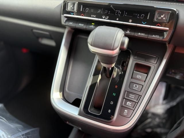 TOYOTA NOAH HYBRID 2024 Image 31