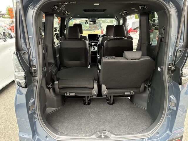 TOYOTA VOXY 2022 Image 31