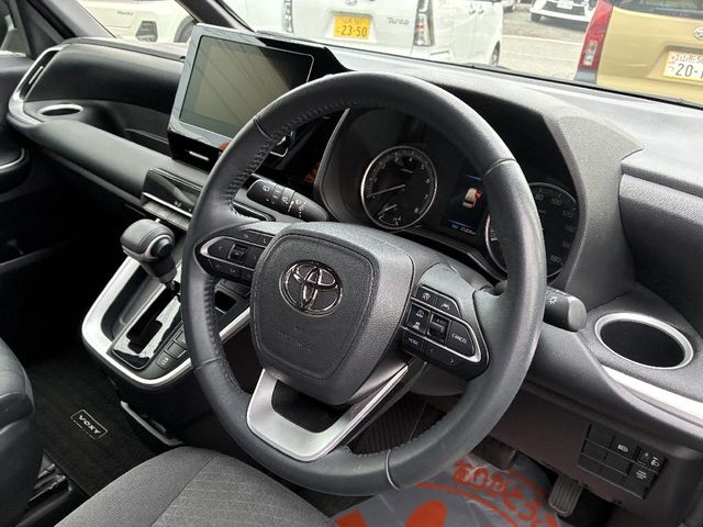 TOYOTA VOXY 2022 Image 31