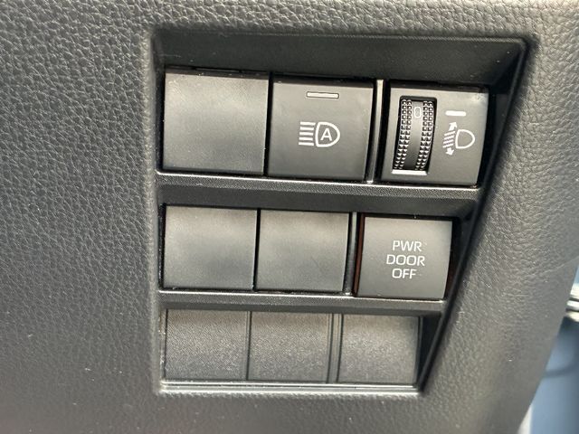 TOYOTA VOXY 2022 Image 31