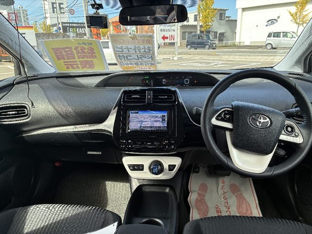 TOYOTA PRIUS 2018 Image 31
