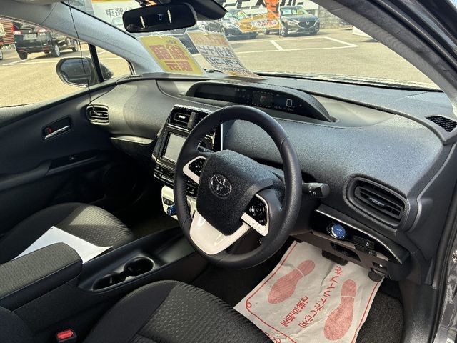 TOYOTA PRIUS 2018 Image 31