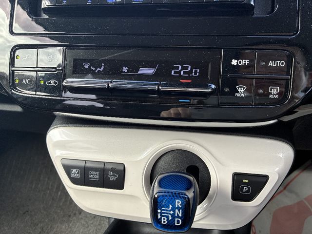 TOYOTA PRIUS 2018 Image 31