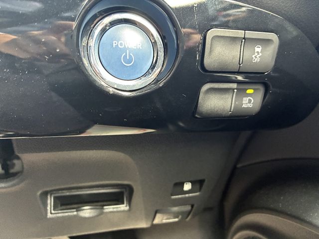 TOYOTA PRIUS 2018 Image 31