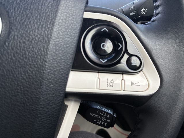 TOYOTA PRIUS 2018 Image 31