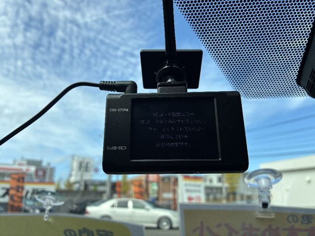 TOYOTA PRIUS 2018 Image 31