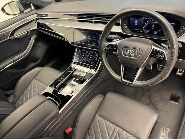 AUDI S8 2022 Image 31