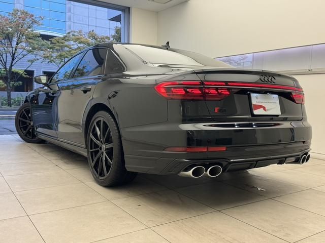 AUDI S8 2022 Image 31