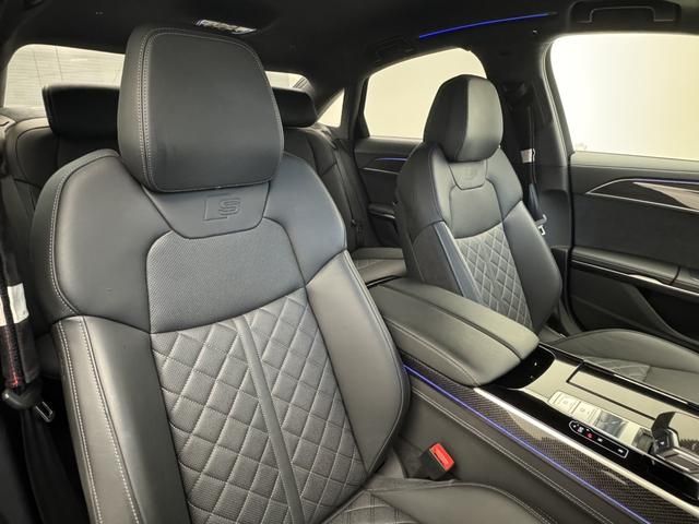 AUDI S8 2022 Image 31