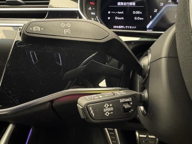 AUDI S8 2022 Image 31