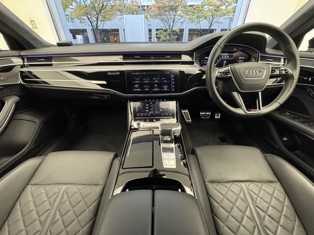 AUDI S8 2022 Image 31