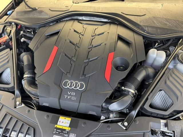 AUDI S8 2022 Image 31