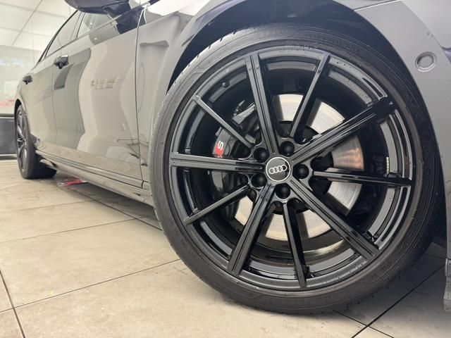 AUDI S8 2022 Image 31