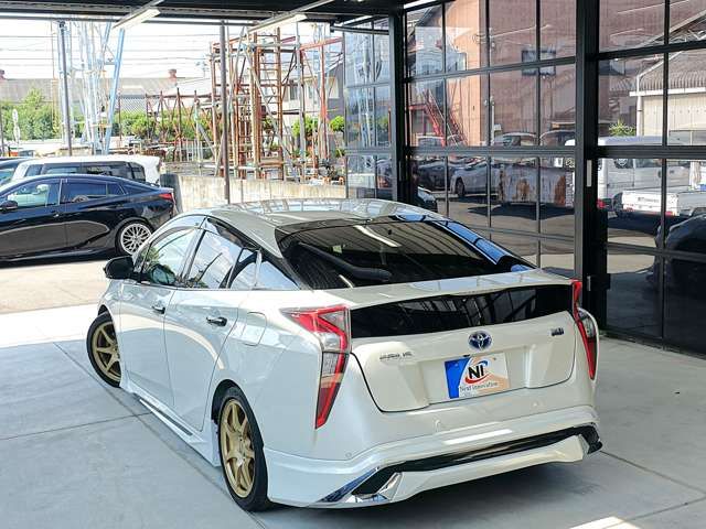 TOYOTA PRIUS 2017 Image 31