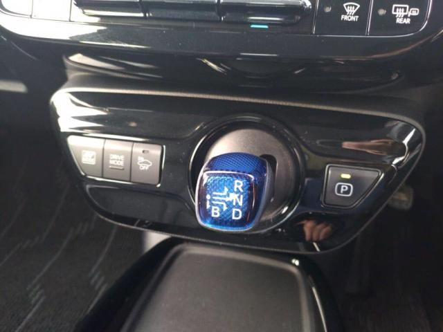 TOYOTA PRIUS 2019 Image 31
