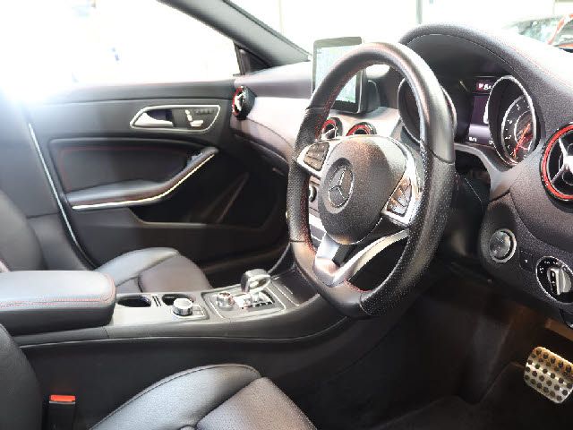 MERCEDES BENZ MERCEDES AMG CLA CLA 2017 Image 31