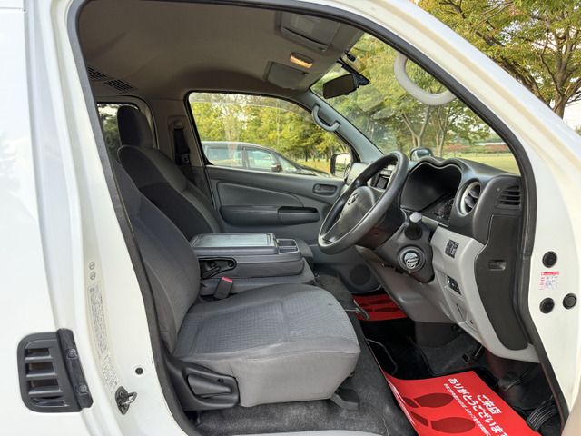 NISSAN NV350 CARAVAN 4WD 2014 Image 31