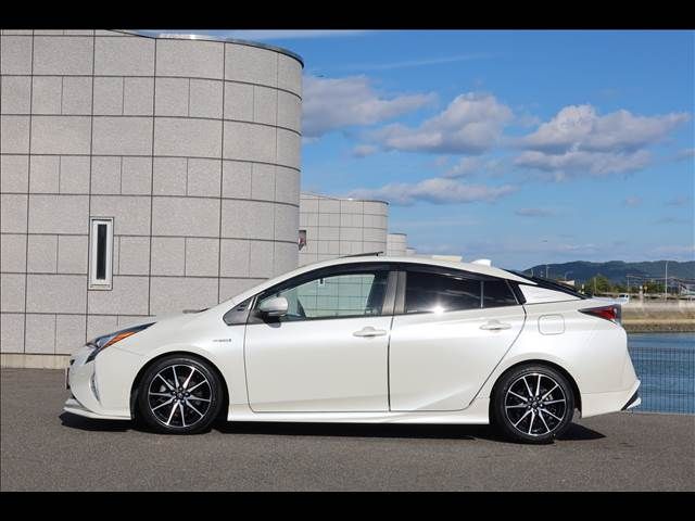 TOYOTA PRIUS 2017 Image 31