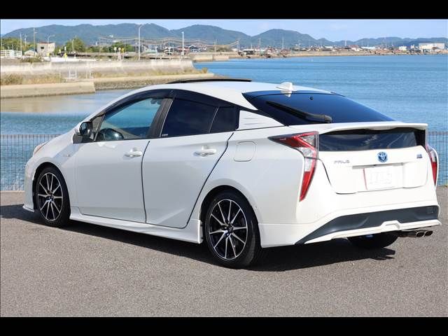TOYOTA PRIUS 2017 Image 31