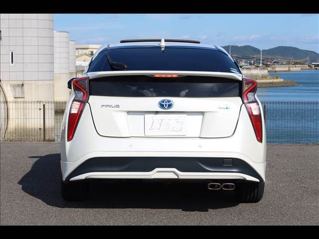 TOYOTA PRIUS 2017 Image 31