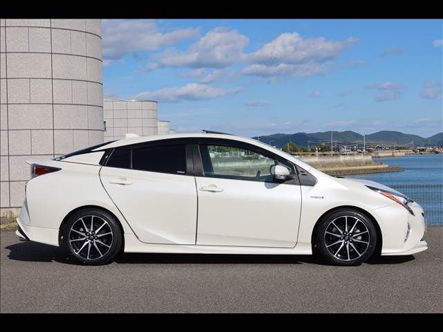 TOYOTA PRIUS 2017 Image 31