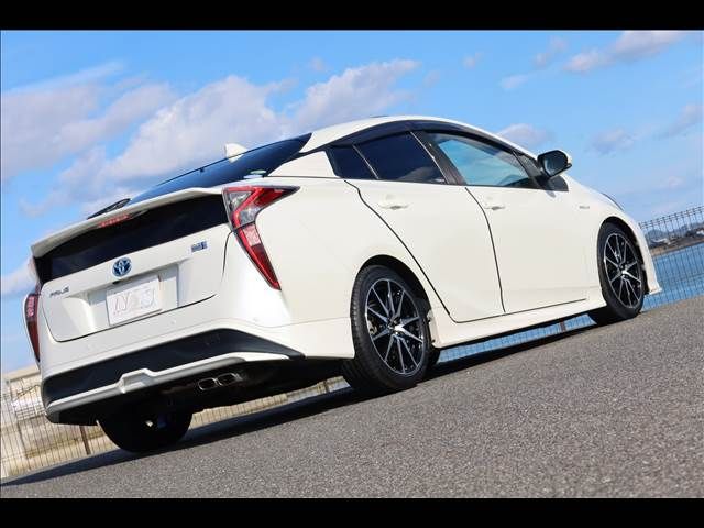 TOYOTA PRIUS 2017 Image 31