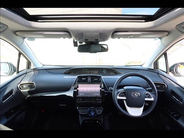 TOYOTA PRIUS 2017 Image 31