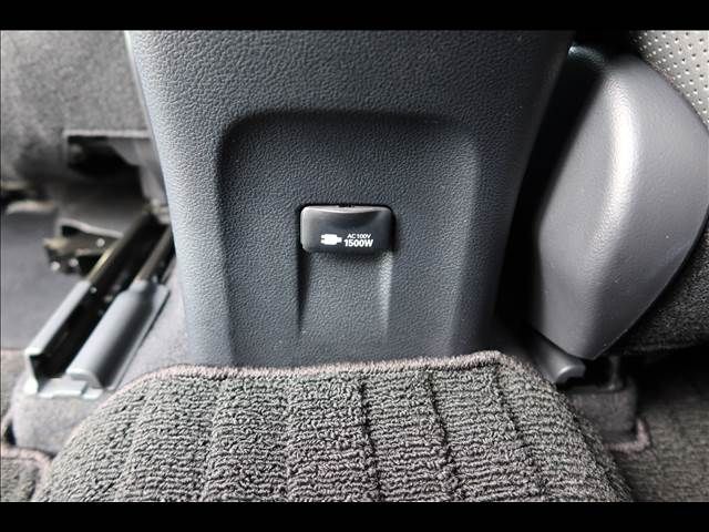 TOYOTA PRIUS 2017 Image 31