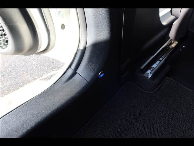 TOYOTA PRIUS 2017 Image 31