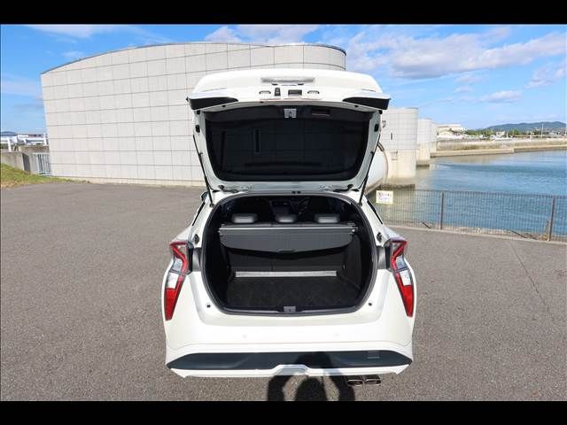 TOYOTA PRIUS 2017 Image 31