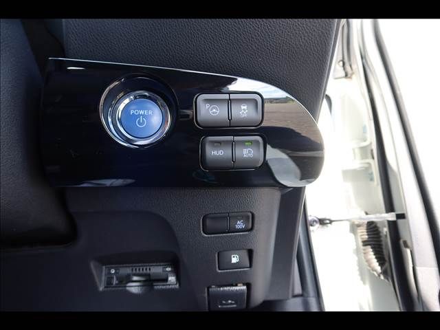 TOYOTA PRIUS 2017 Image 31