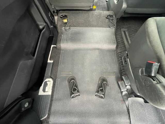 TOYOTA VOXY 2013 Image 31