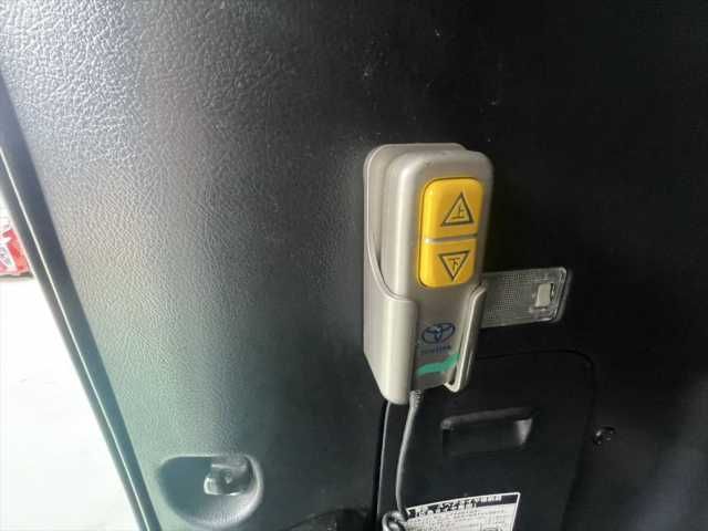 TOYOTA VOXY 2013 Image 31