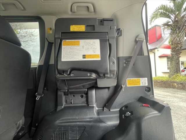 TOYOTA VOXY 2013 Image 31