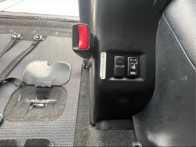 TOYOTA VOXY 2013 Image 31