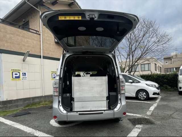 TOYOTA VOXY 2013 Image 31