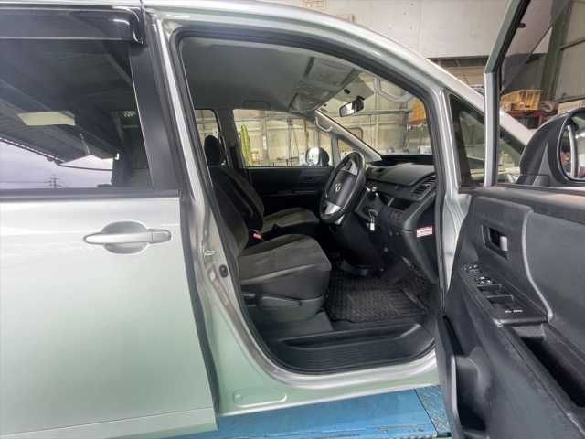 TOYOTA VOXY 2013 Image 31