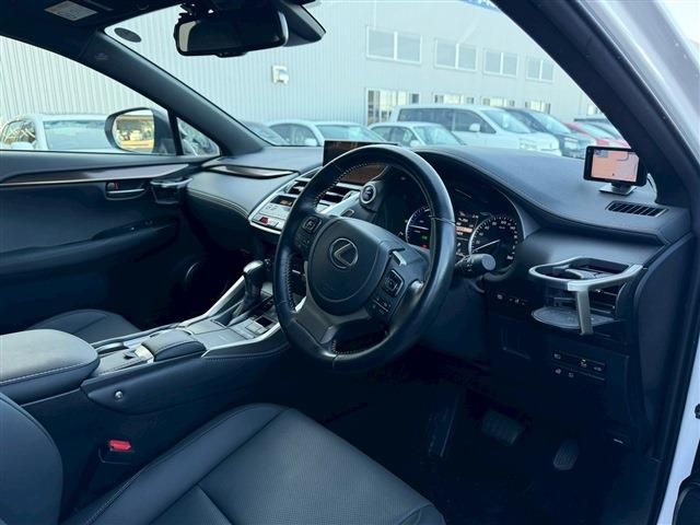 TOYOTA LEXUS NX300H 2020 Image 31