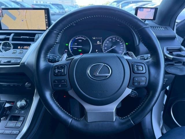 TOYOTA LEXUS NX300H 2020 Image 31