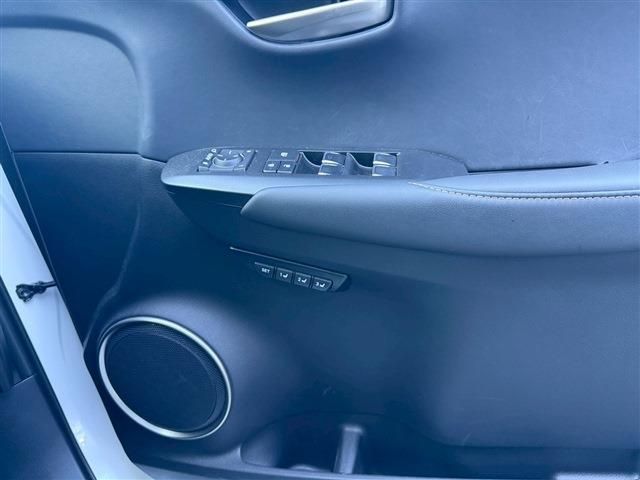 TOYOTA LEXUS NX300H 2020 Image 31