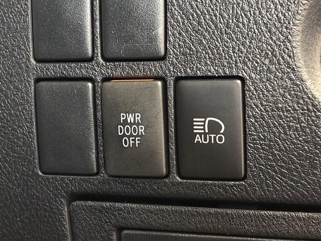 TOYOTA VELLFIRE 2018 Image 31