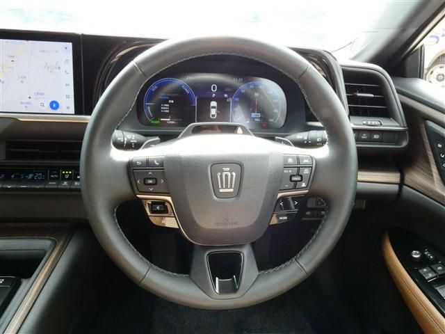 TOYOTA CROWN SEDAN HYBRID 2024 Image 31