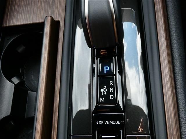 TOYOTA CROWN SEDAN HYBRID 2024 Image 31