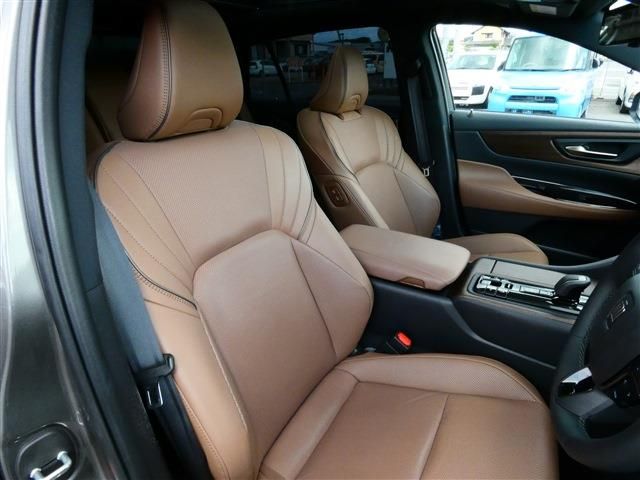 TOYOTA CROWN SEDAN HYBRID 2024 Image 31