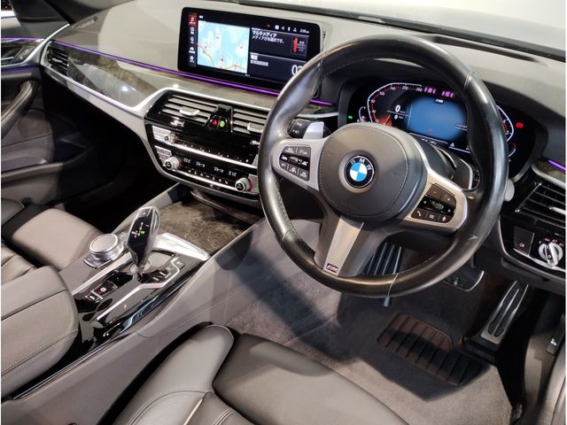 BMW 5SERIES TOURING 2022 Image 31