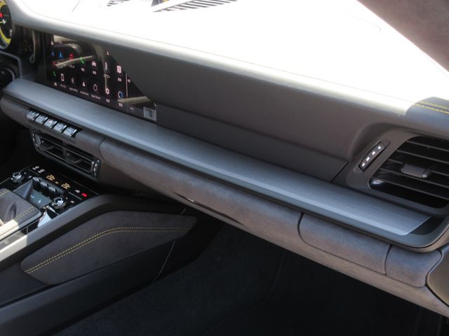 PORSCHE 911 2022 Image 31